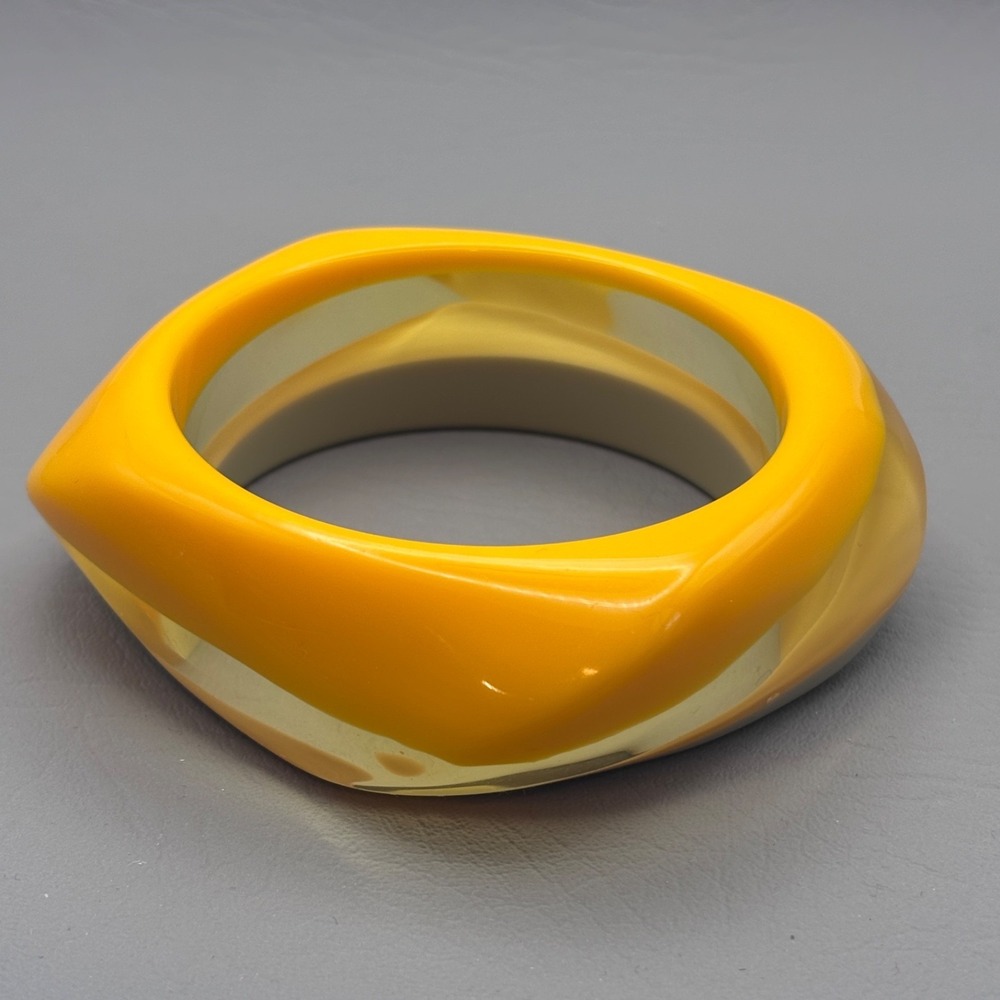 Lucite Acrylic Yellow-Orange, Clear Green Bangle Bracelet Chunky Colorful 8.5 - Picture 4 of 7